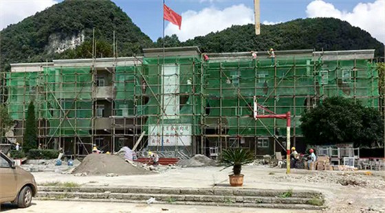 數(shù)碼彩學(xué)校外墻涂料養(yǎng)護(hù)膩?zhàn)觾H需24小時(shí)