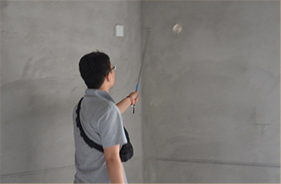 檢查墻體是否有“空鼓”