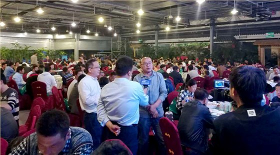 河南濟源電視臺《好房好車》欄目組采訪參會裝飾公司老板