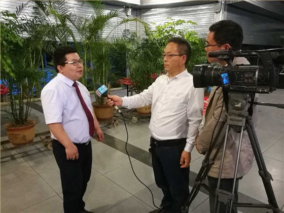 河南濟源電視臺《零距離》欄目組采訪數(shù)碼彩業(yè)務精英