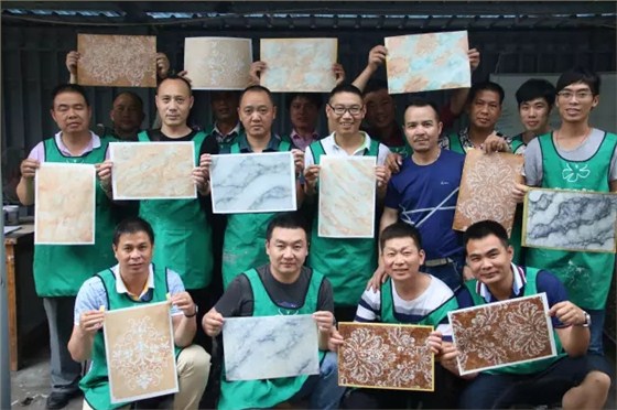 學(xué)員集體展示數(shù)碼彩藝術(shù)涂料效果