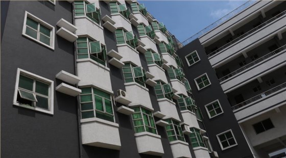 廣東華算工業(yè)地產中山廠房 馬賽克外墻涂料翻新水包砂效果