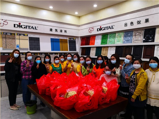 滿滿的零食，充滿著滿滿的愛。 在忙著戰(zhàn)斗的同時，不要忘記妳們原本的童真。