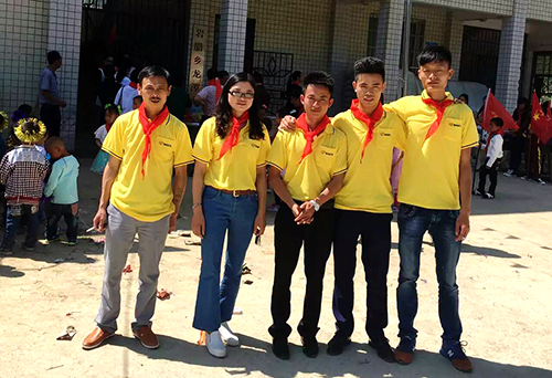 愛心回饋社會(huì)，數(shù)碼彩安順經(jīng)銷商張福瓊為留守兒童過六一