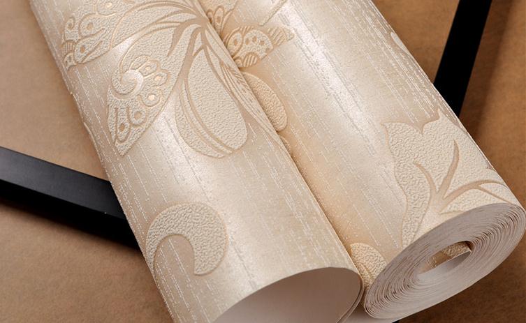 〖家裝資訊臺(tái)〗潮濕天氣，房子剪開壁紙全是蘑菇