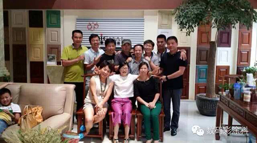 數(shù)碼彩油漆涂料經(jīng)銷商“獨(dú)立團(tuán)”，迷霧中的希望之光