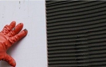 為什么貼墻磚一定要用瓷磚背膠？