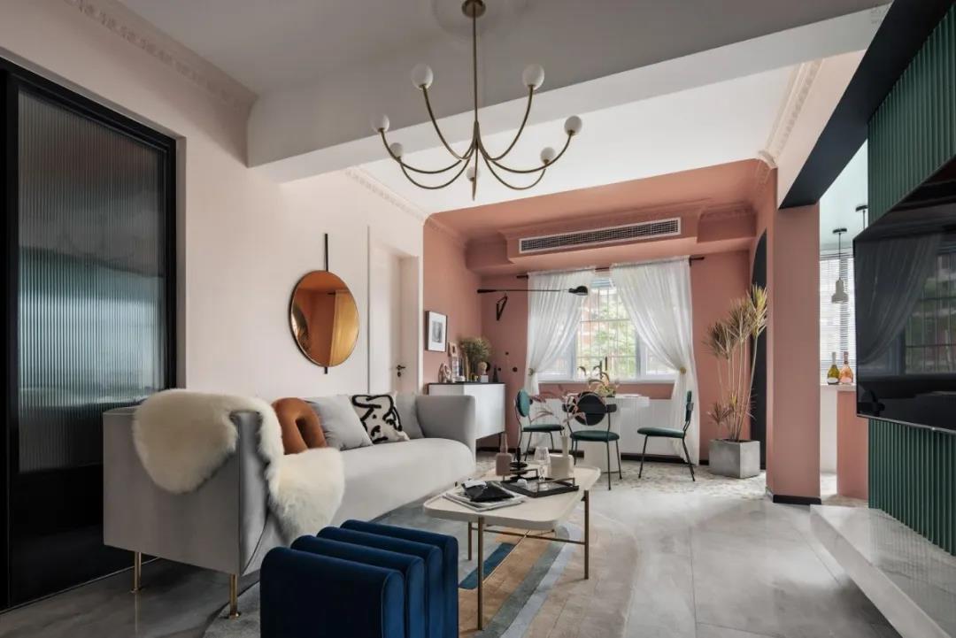 薄荷綠與藕粉的碰撞，擦出不一樣的火花